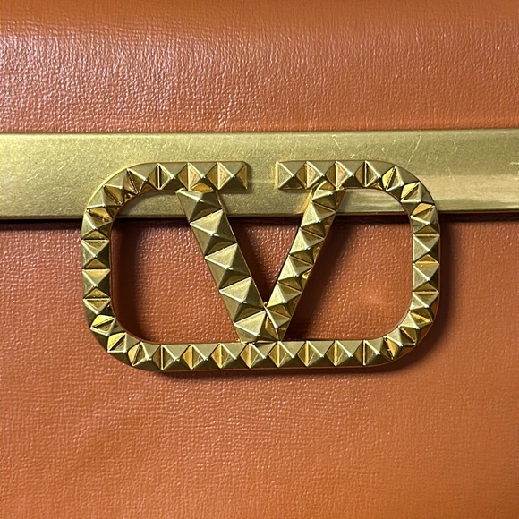 Valentino Garavani Rockstud Alcove Top Handle Bag - Picture 4 of 17